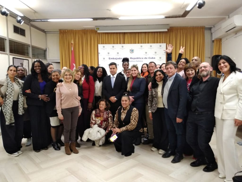 Cubanos en Italia reafirman apoyo a su país ante medidas de Trump