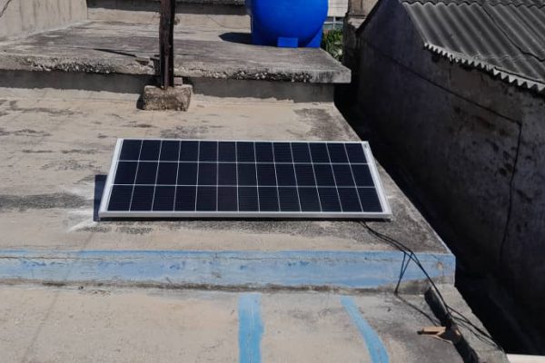 Instalan paneles solares en hogares de educadores camagüeyanos