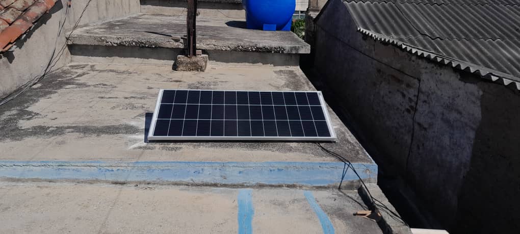 Instalan paneles solares en hogares de educadores camagüeyanos