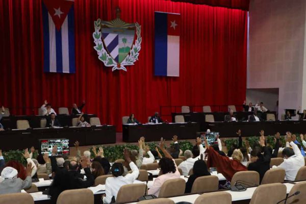 Parlamentarios cubanos condenan nueva escalada de Estados Unidos