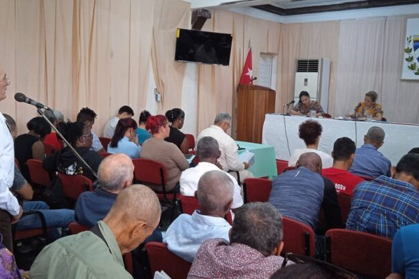 Órgano del Gobierno en Florida rechaza amenazas imperiales y analiza temas de interés social