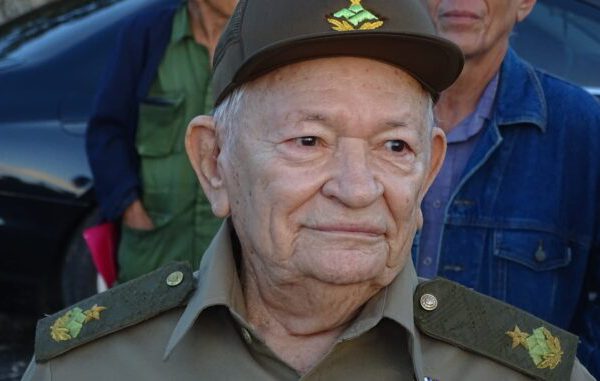 Felicitan a Guillermo García Frías en su 98 cumpleaños