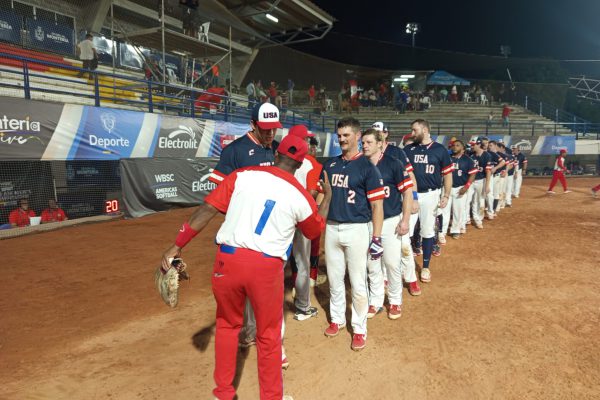 Cuba sufre dos derrotas costosas en Panamericano de softbol