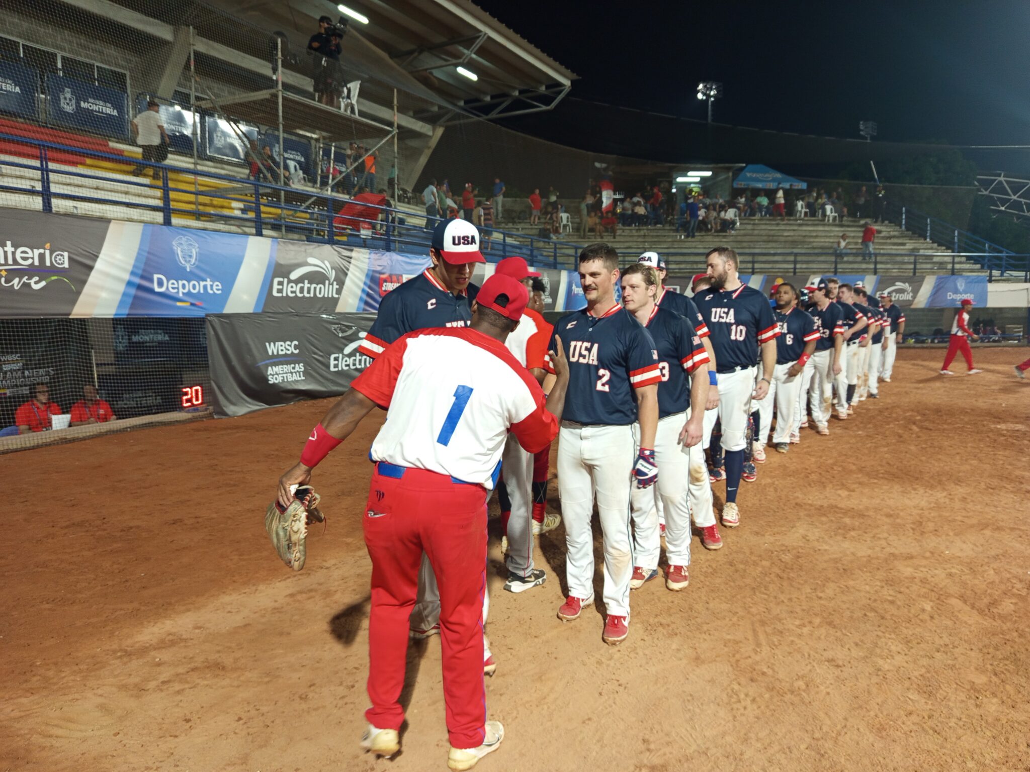 Cuba sufre dos derrotas costosas en Panamericano de softbol