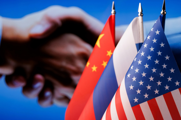 EE.UU. busca reemplazar tratado de armas estratégicas con Rusia incluyendo a China