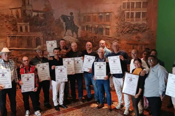 Distinguen en Camagüey a colectivos y campesinos destacados
