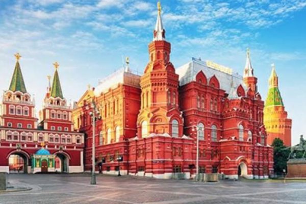 Condenan a 4 años de cárcel a una mujer que amenazó con quemar la momia de Lenin