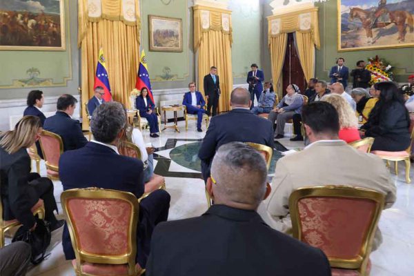 Delcy reitera llamado a construir un futuro de armonía en Venezuela