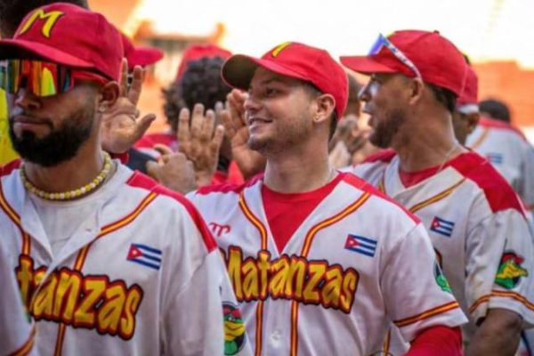 Béisbol cubano: Matanzas golpea primero en semifinales