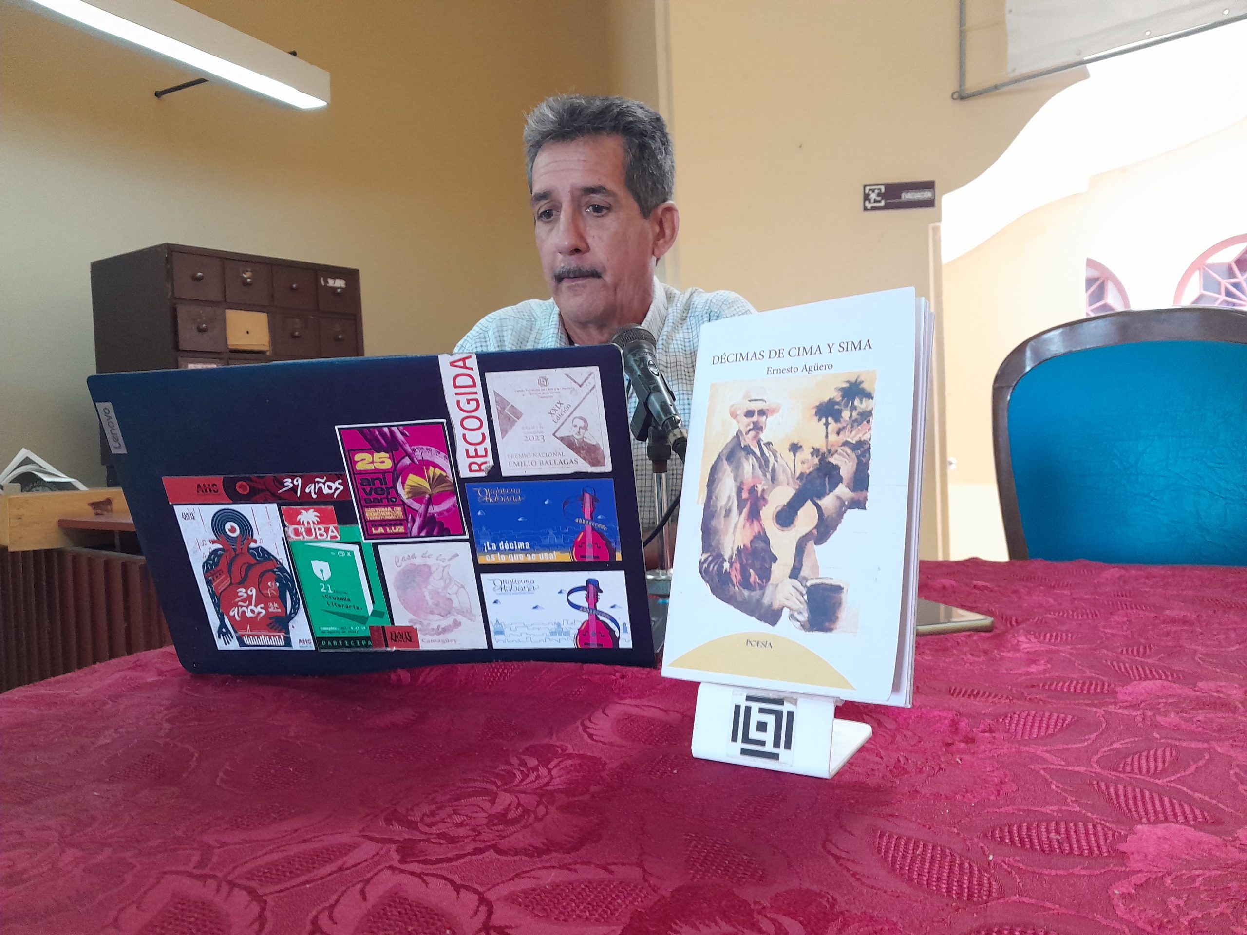 Presentan en Camagüey libro Décimas de cima y sima (+ Fotos)