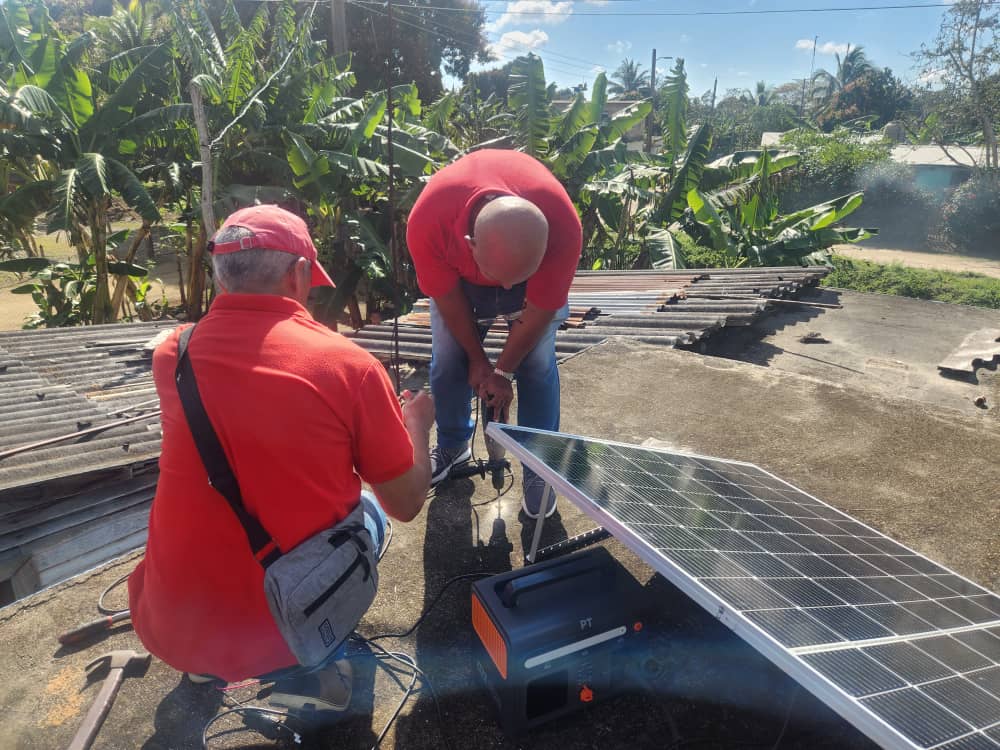 Continúa en Minas instalación de kits de sistemas fotovoltaicos