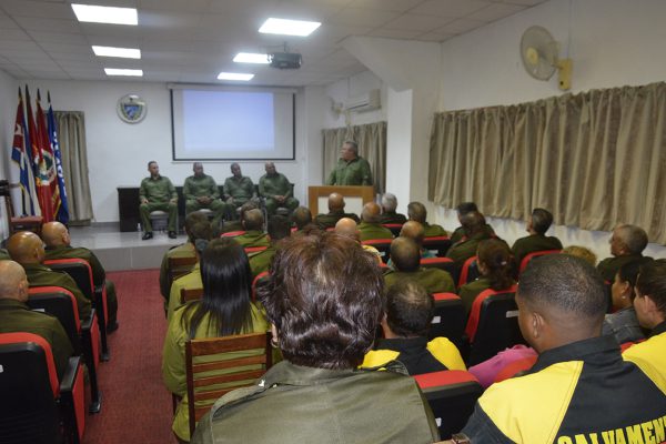 Intercambian bomberos con cubanos que enfrentaron el ataque estadounidense