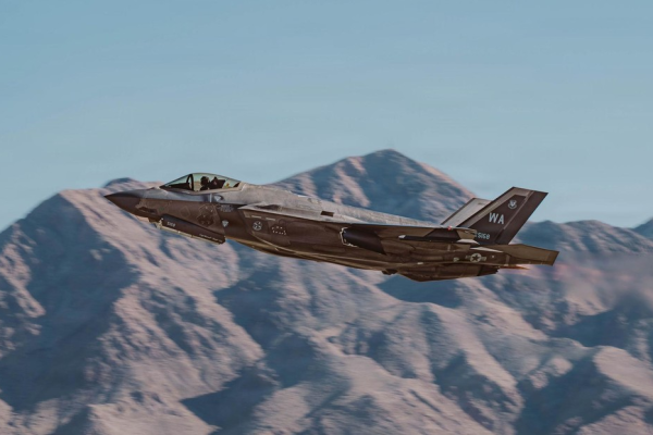 EE.UU. concentra su mayor poder aéreo en Oriente Medio