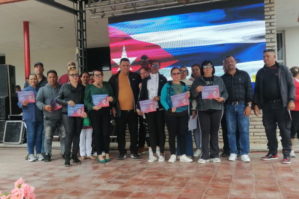 Reconocen en Camagüey a trabajadores del Comercio, la Gastronomía y los Servicios (+ Fotos)