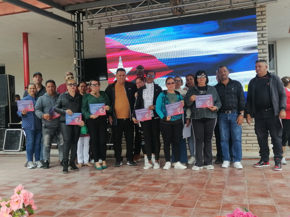 Reconocen en Camagüey a trabajadores del Comercio, la Gastronomía y los Servicios (+ Fotos)