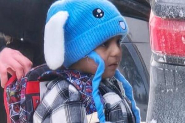 Juez federal ordena que niño de 5 años y su padre sean liberados del centro de inmigración