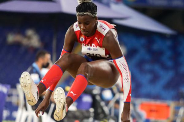 Triplista cubana Leyanis Pérez despega en Val-de-Reuil