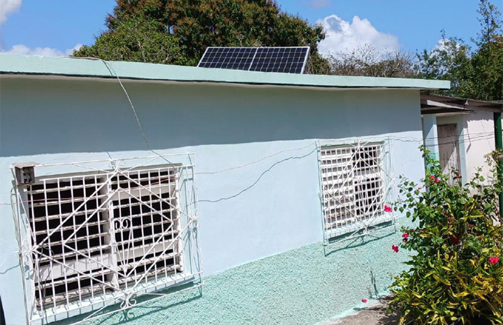 Benefician paneles solares a profesionales camagüeyanos