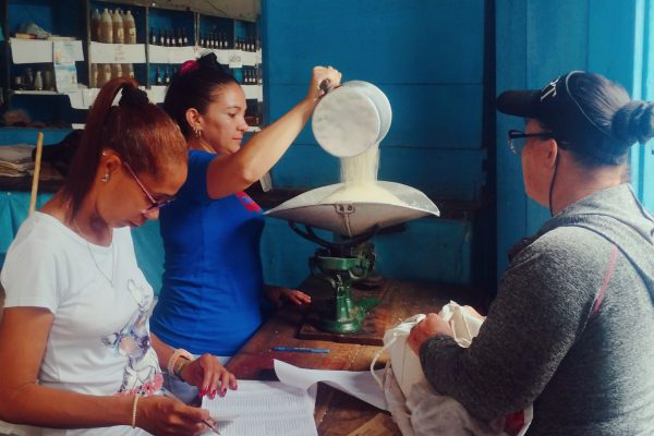 Avanza distribución de arroz en la provincia