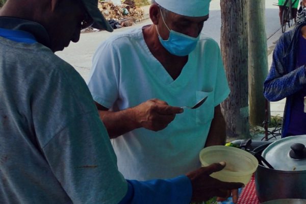 Cooperan empresas en venta de alimentos elaborados