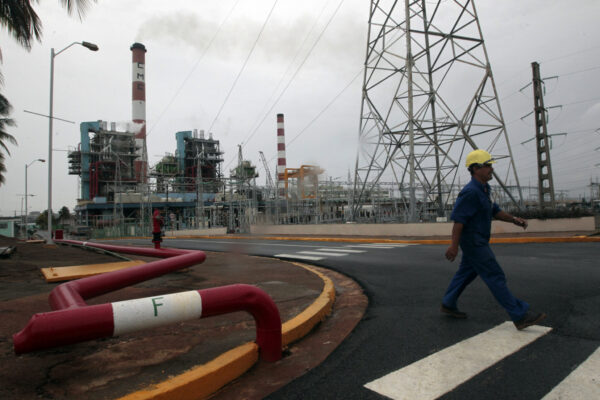 Reportan caída total del sistema electroenergético nacional