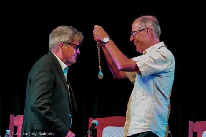 Rafael Acosta de Arriba a la altura de la Academia Cubana de la Lengua