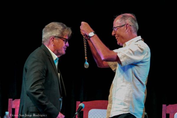 Rafael Acosta de Arriba a la altura de la Academia Cubana de la Lengua