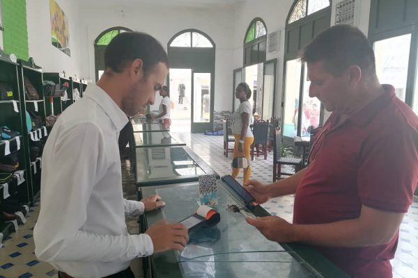 Evalúan en Camagüey marcha del proceso de bancarización