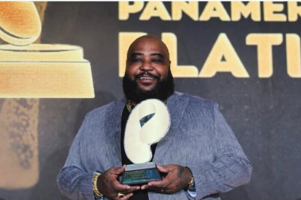 Alexander Abreu, Mejor Artista de Salsa Cubana en los Premios Panamericana Platinum