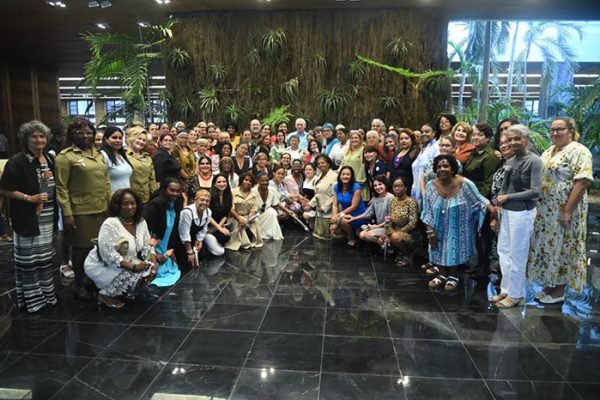 Dialoga Díaz-Canel con mujeres cubanas en vísperas de su Día Internacional