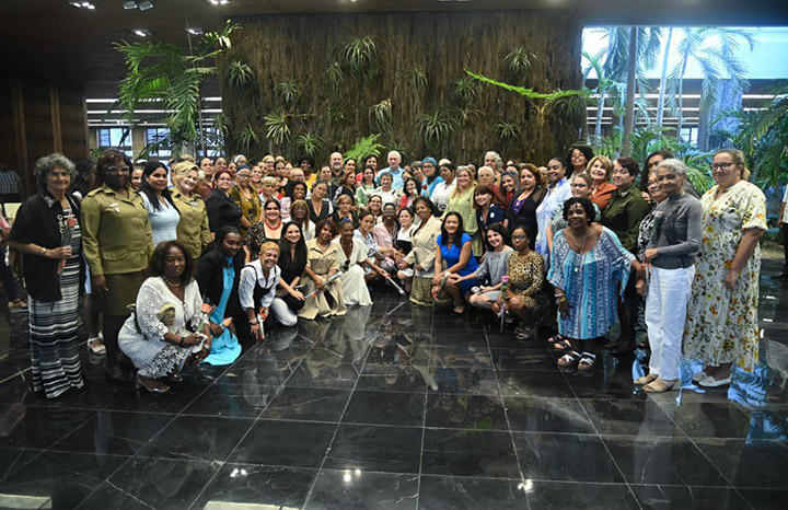 Dialoga Díaz-Canel con mujeres cubanas en vísperas de su Día Internacional