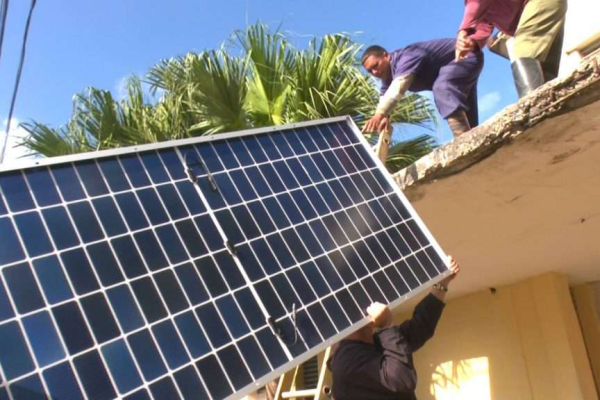 Energía renovable fortalece atención funeraria en Minas, con colaboración china y apoyo bilateral