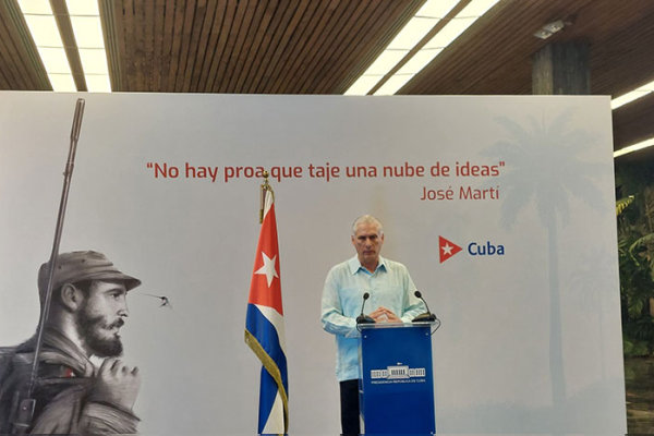 Comparece presidente cubano ante los medios de comunicación (+ Video)