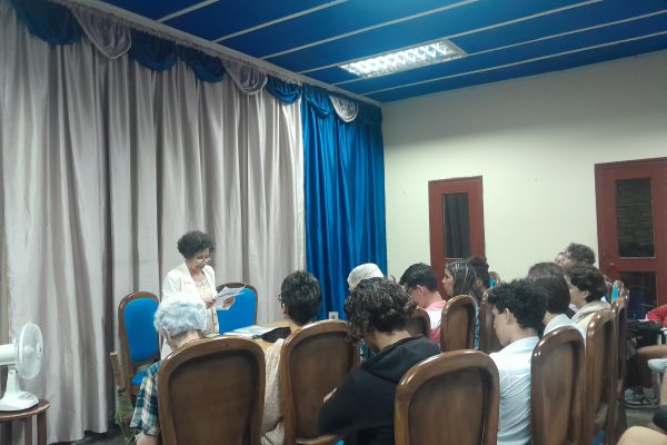 Conversatorio en Camagüey reflexiona sobre migraciones, identidad y periodismo cultural