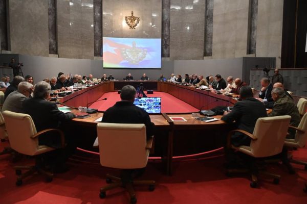 Convoca Presidente cubano a implementar transformaciones necesarias al modelo económico y social