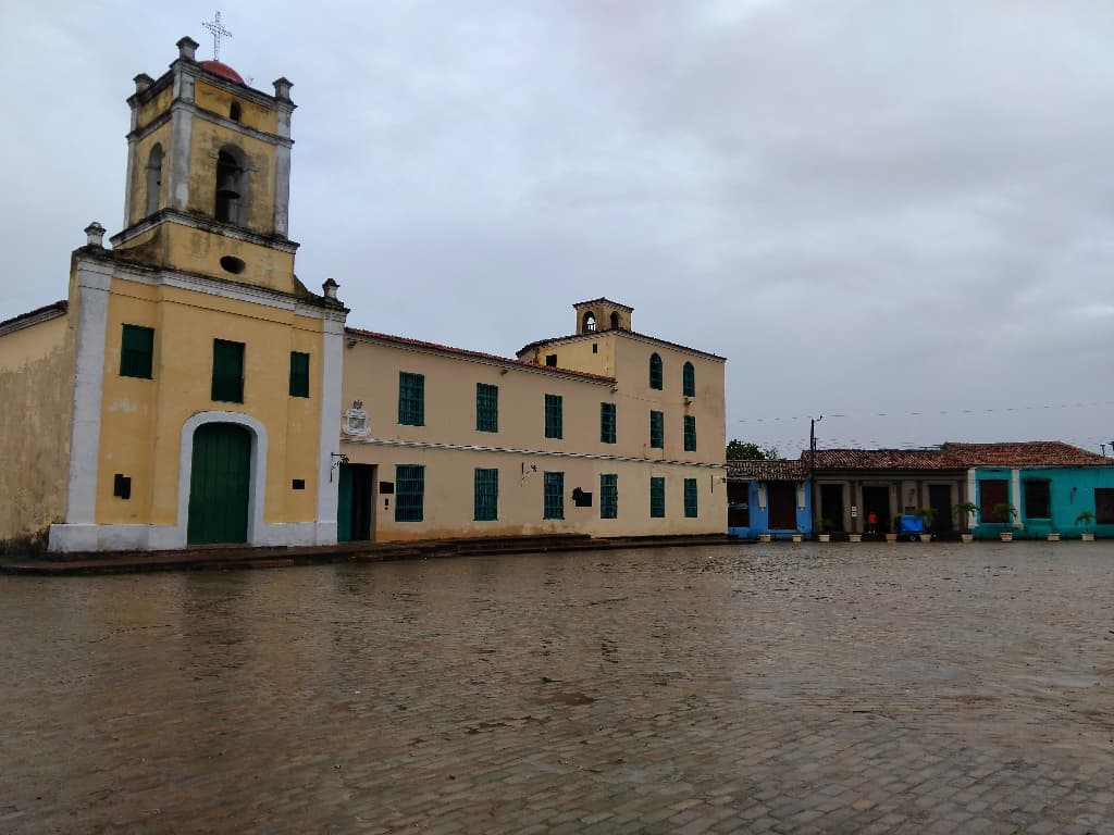Bajo un alero en San Juan de Dios