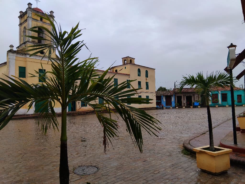 Bajo un alero en San Juan de Dios