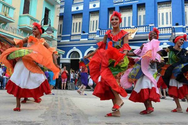 Compañía folclórica cubana celebra XV aniversario
