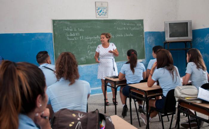 Preparan a estudiantes de 12 grado para pruebas de ingreso a la Educación Superior