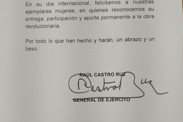 Envía General de Ejército felicitación a las mujeres cubanas