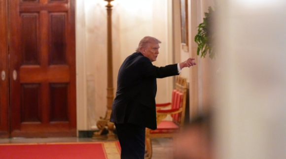 Trump afirma que no habrá acuerdo con Irán, salvo una rendición incondicional