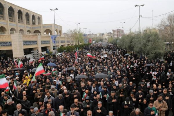 Masiva manifestación en Teherán condena ataques de EEUU e Israel