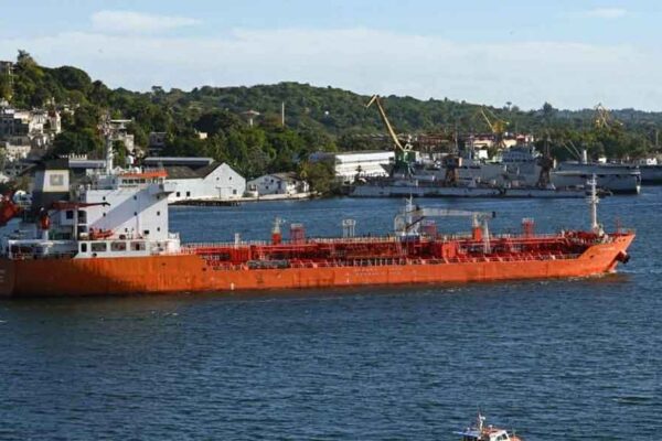 Sheinbaum: México analiza esquemas para enviar petróleo a Cuba