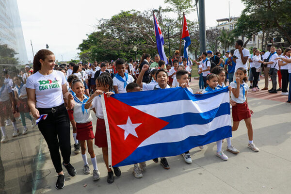 Felicitan a pioneros y jóvenes en aniversarios del 4 de Abril
