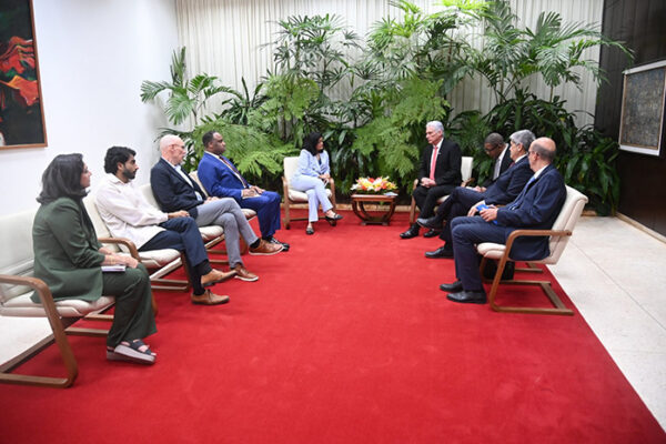 Expone Díaz-Canel a congresistas de EE.UU. daños de bloqueo en Cuba