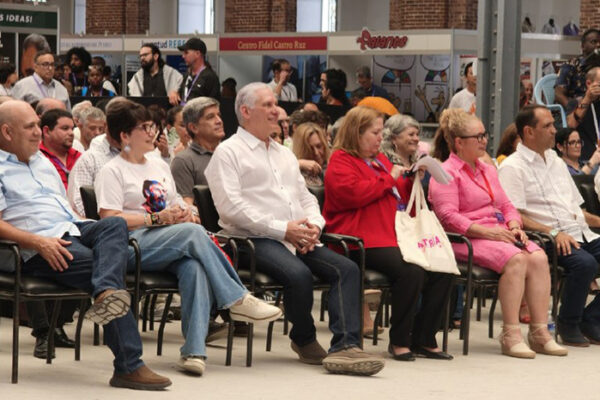 Participa Díaz-Canel en clausura del Coloquio Internacional Patria