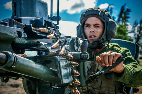 Celebra Ejército Oriental aniversario 65 de fundado por Raúl