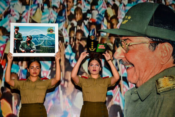 Reconoce Raúl a Ejército Oriental por aporte a Guerra de Todo el Pueblo