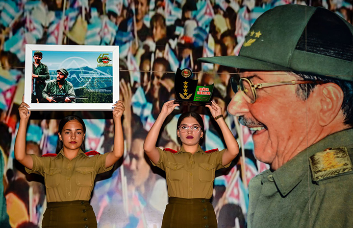 Reconoce Raúl a Ejército Oriental por aporte a Guerra de Todo el Pueblo