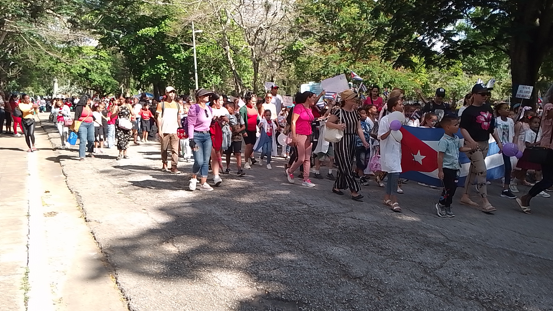 Desfile infantil por el 1ro de Mayo en Camagüey